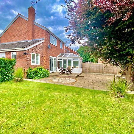 Spacious 3 Bed House, Sleeps 6, Free Parking - 14 Millers Close Leominster Exterior foto