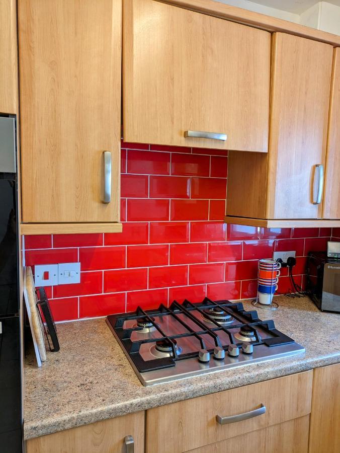 Spacious 3 Bed House, Sleeps 6, Free Parking - 14 Millers Close Leominster Exterior foto
