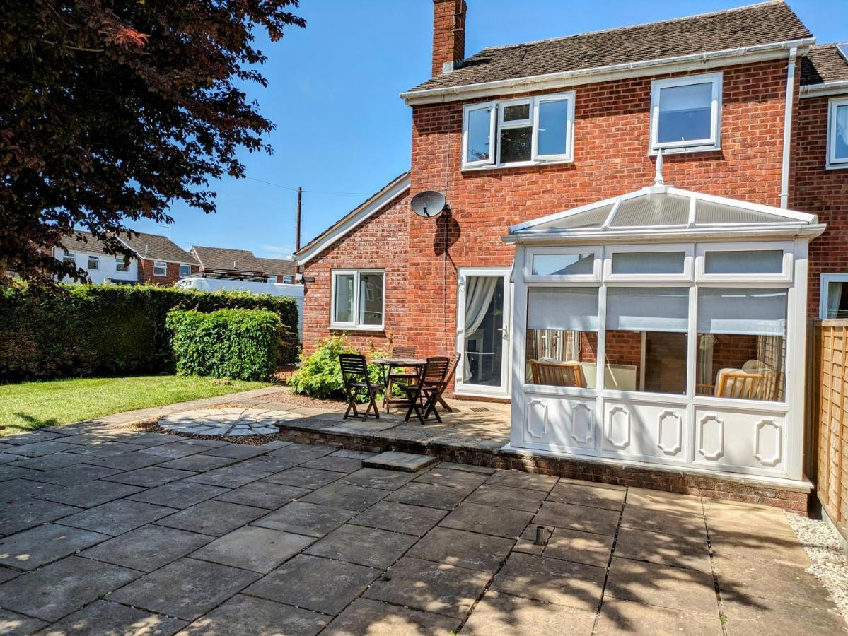 Spacious 3 Bed House, Sleeps 6, Free Parking - 14 Millers Close Leominster Exterior foto