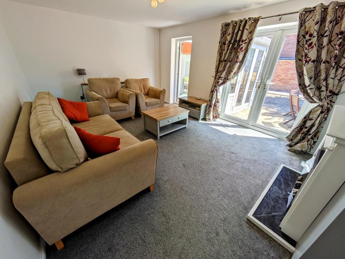 Spacious 3 Bed House, Sleeps 6, Free Parking - 14 Millers Close Leominster Exterior foto