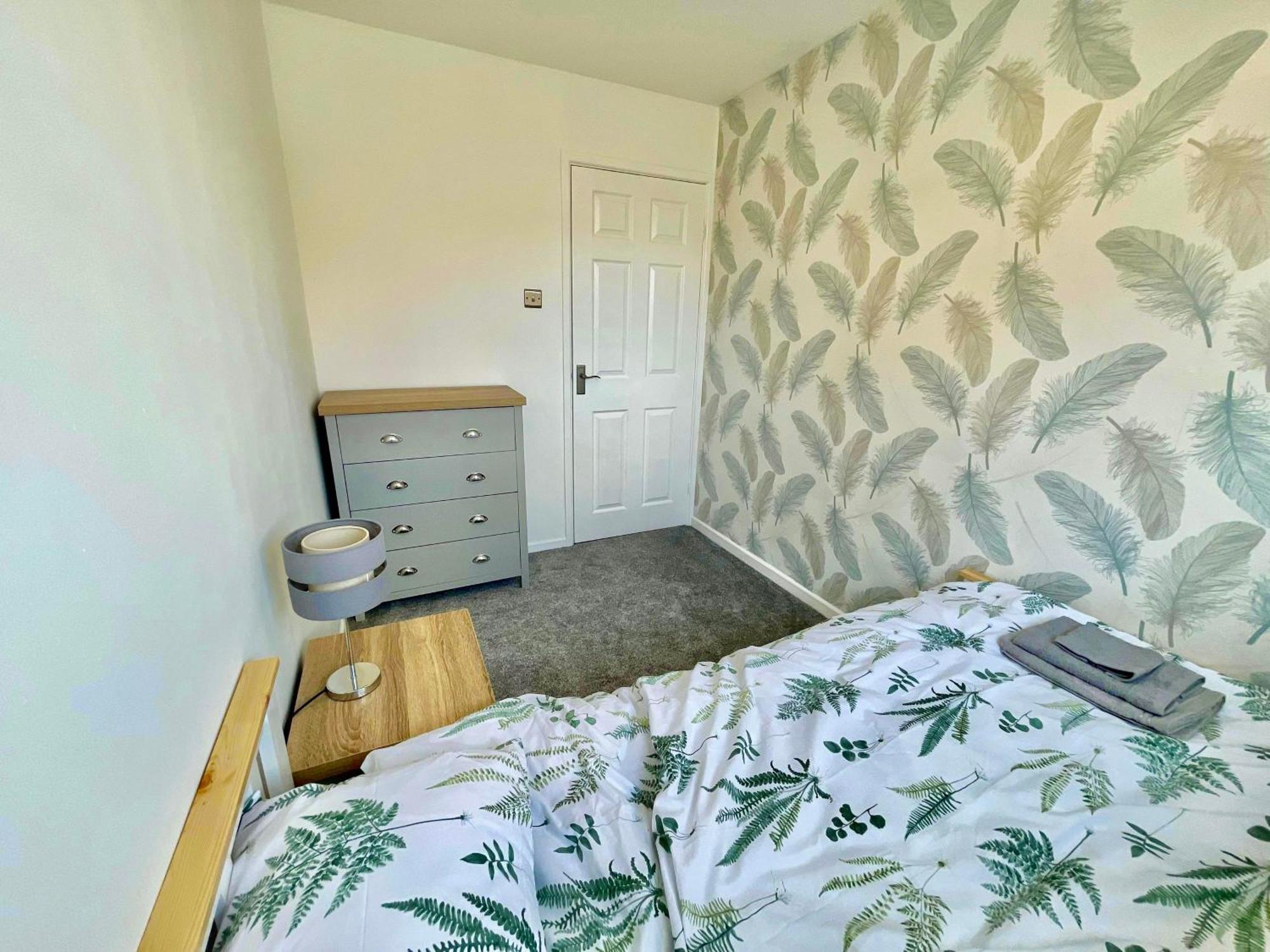 Spacious 3 Bed House, Sleeps 6, Free Parking - 14 Millers Close Leominster Exterior foto
