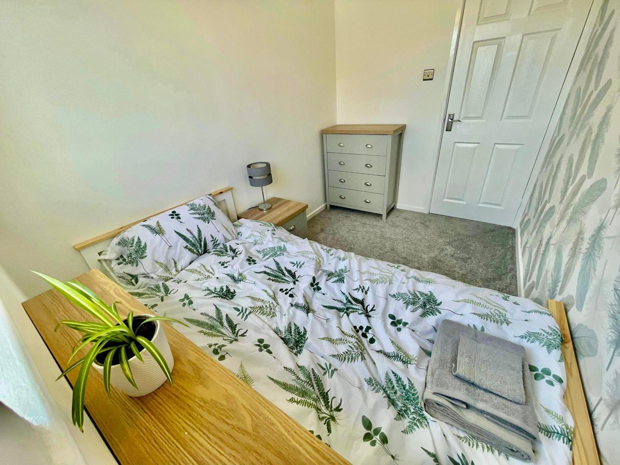 Spacious 3 Bed House, Sleeps 6, Free Parking - 14 Millers Close Leominster Exterior foto