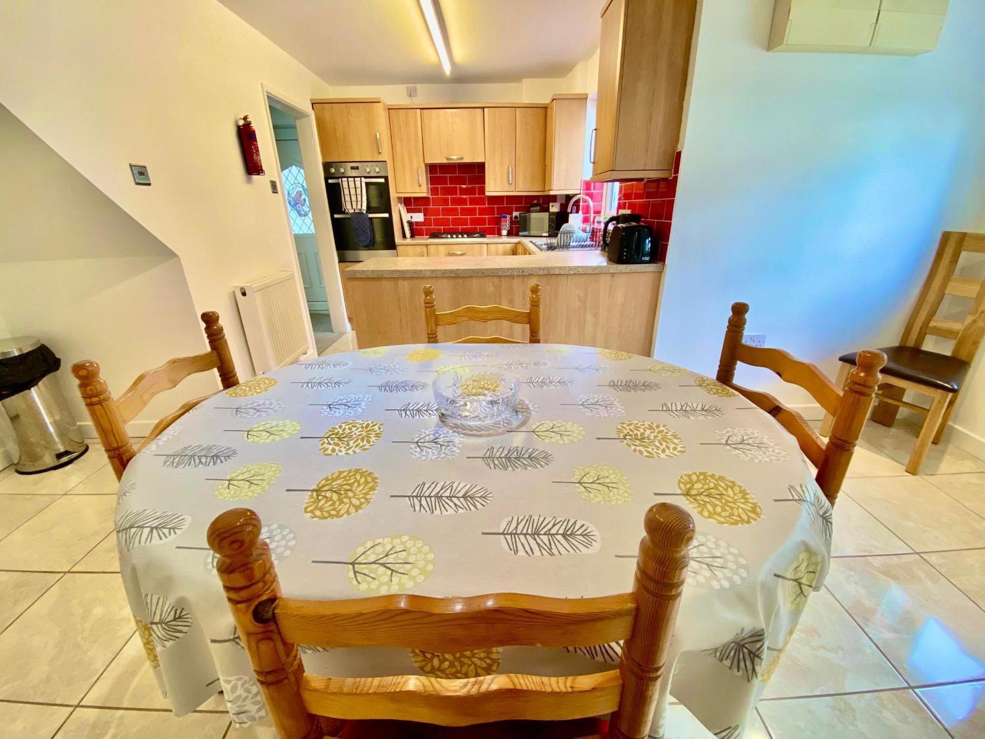Spacious 3 Bed House, Sleeps 6, Free Parking - 14 Millers Close Leominster Exterior foto